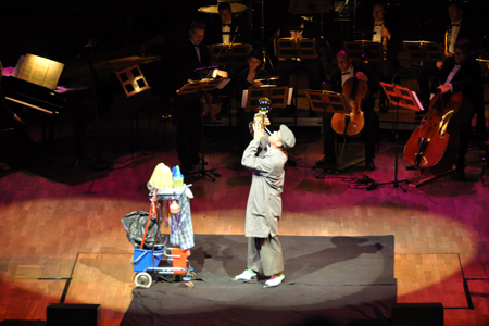 Seifenblasen aus der Trompete im Gewandhaus in Leipzig von Schorsch Bross dem Seifenblasenkünstler